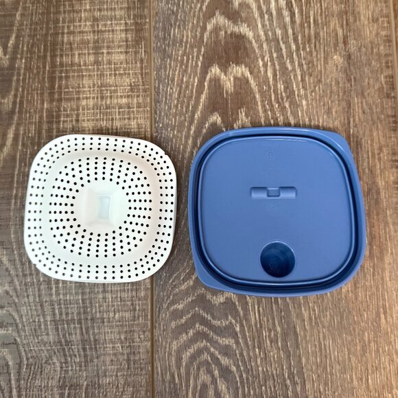 Tupperware Slim Line Pitcher with Strainer - Picture 12 of 15